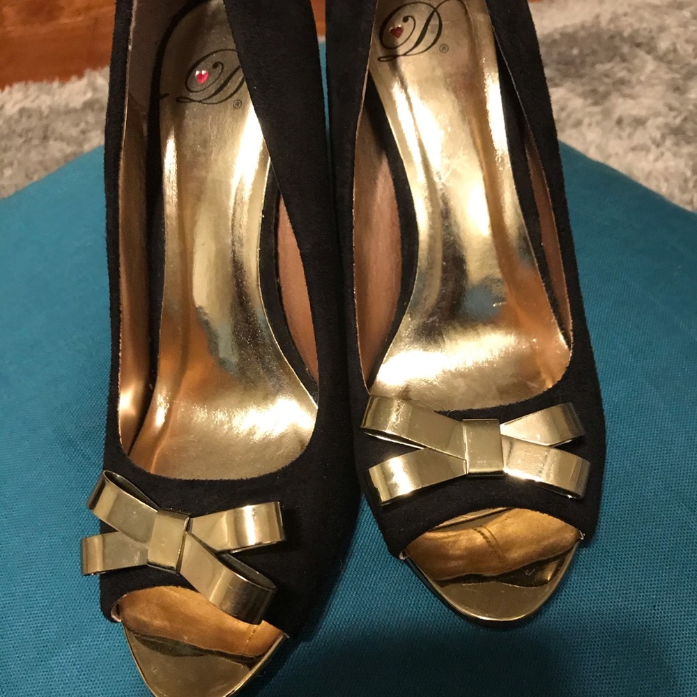 Pumps - Picture 2 of 2